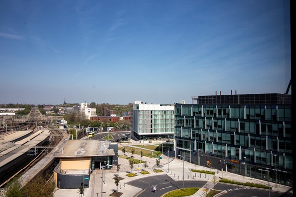 UK Business Confidence Wavers, but Experts Assert Growth Remains Possible